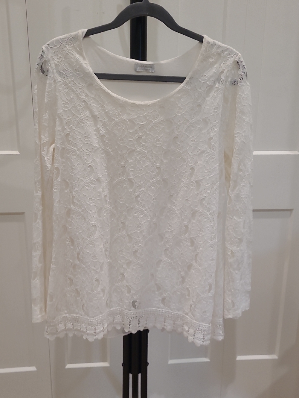 Women’s White Lace Crochet Long-Sleeve Top